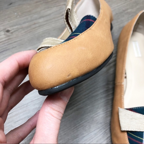 UO vegan tan and plaid loafers with a bow - Picture 7 of 8